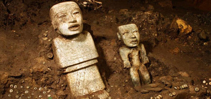 Artefakte aus Tunnel unter Teotihuacán