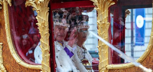 Charles III. nach der Krönung